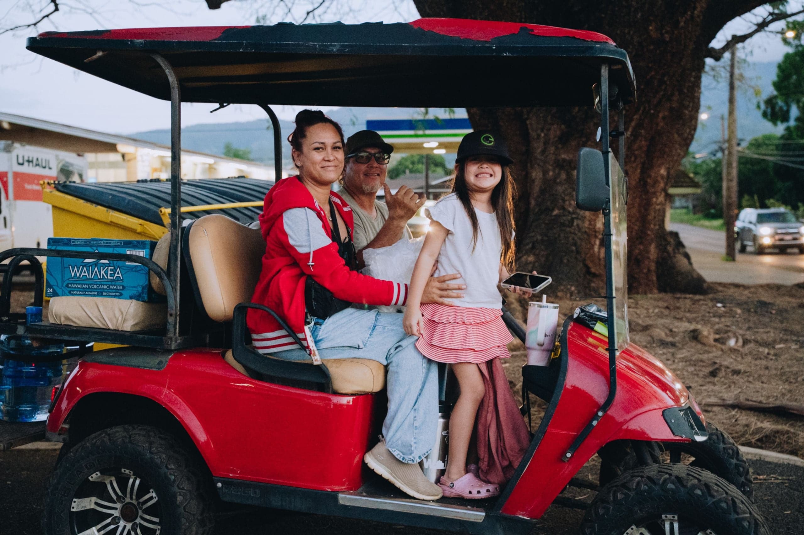 A family in Kailua, HI, receives Mercy Chefs meals.